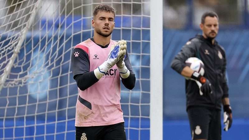 Álvaro Fernández: "El portero tiene que ser un líder y creo que mi carácter es de líder" 2 Álvaro Fernández entrenamiento