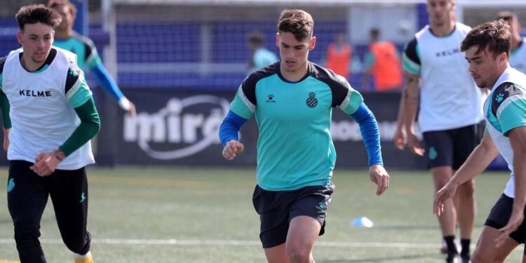 Josema Raigal, durante un entrenamiento con el Espanyol B.