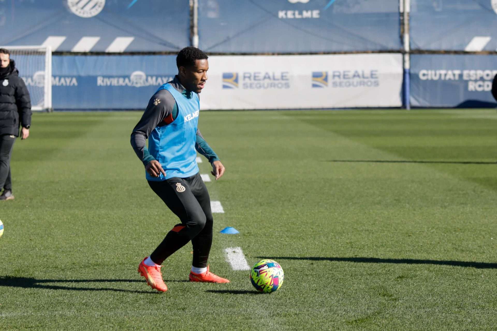 6846A233 9F12 4528 856A DCE90ACB1DAA