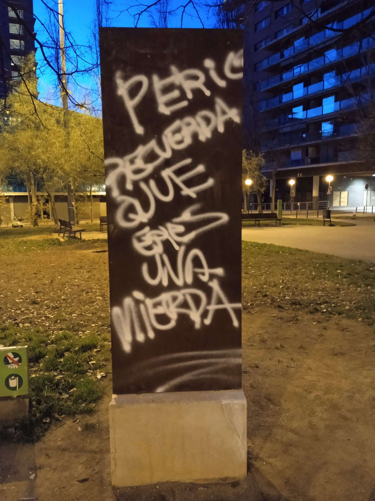 placa conmemorativa sarria pintada