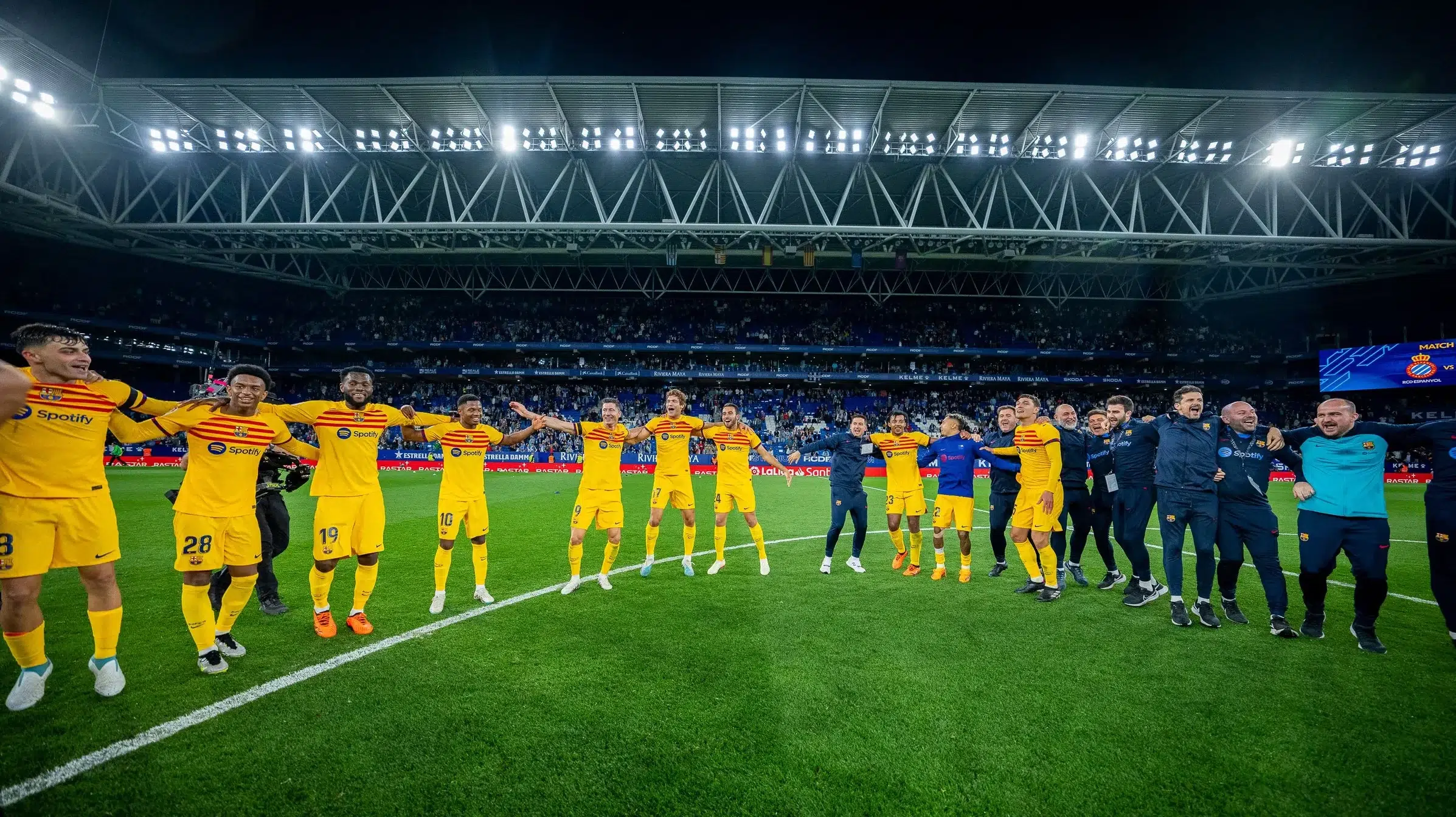espanyol barça invasion campo derbi