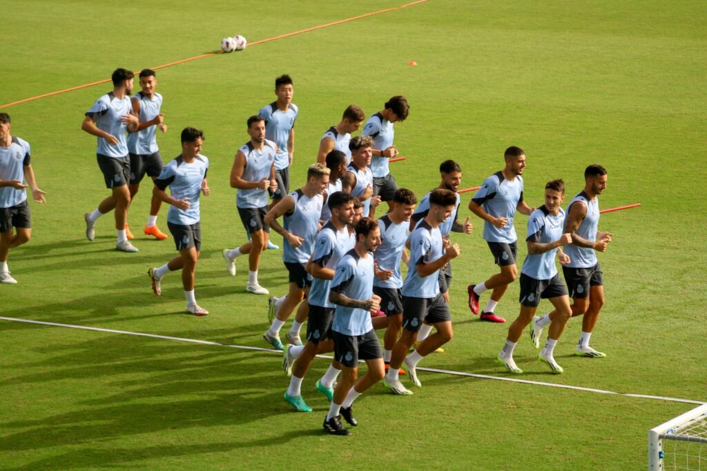 Medio millar de personas y algunas ausencias en el entreno a puerta abierta del Espanyol 1 espanyol entrenamiento puerta abierta