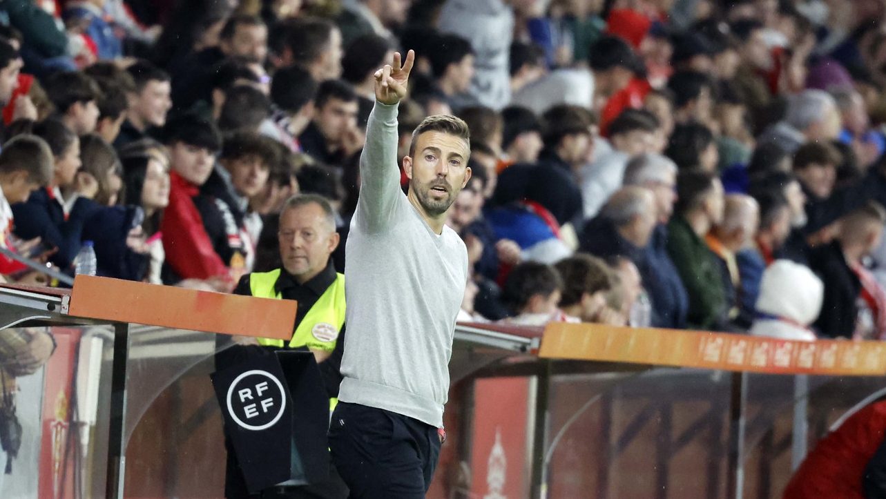 Luis García, a punto para regresar a los banquillos en LaLiga Hypermotion de la mano de la UD Las Palmas 1 luis garcia sporting espanyol laliga hypermotion 2023 24