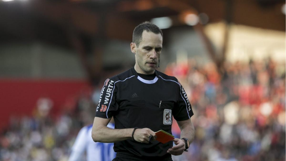 Aitor Gorostegui Fernandez arbitro sala var liga hypermotion