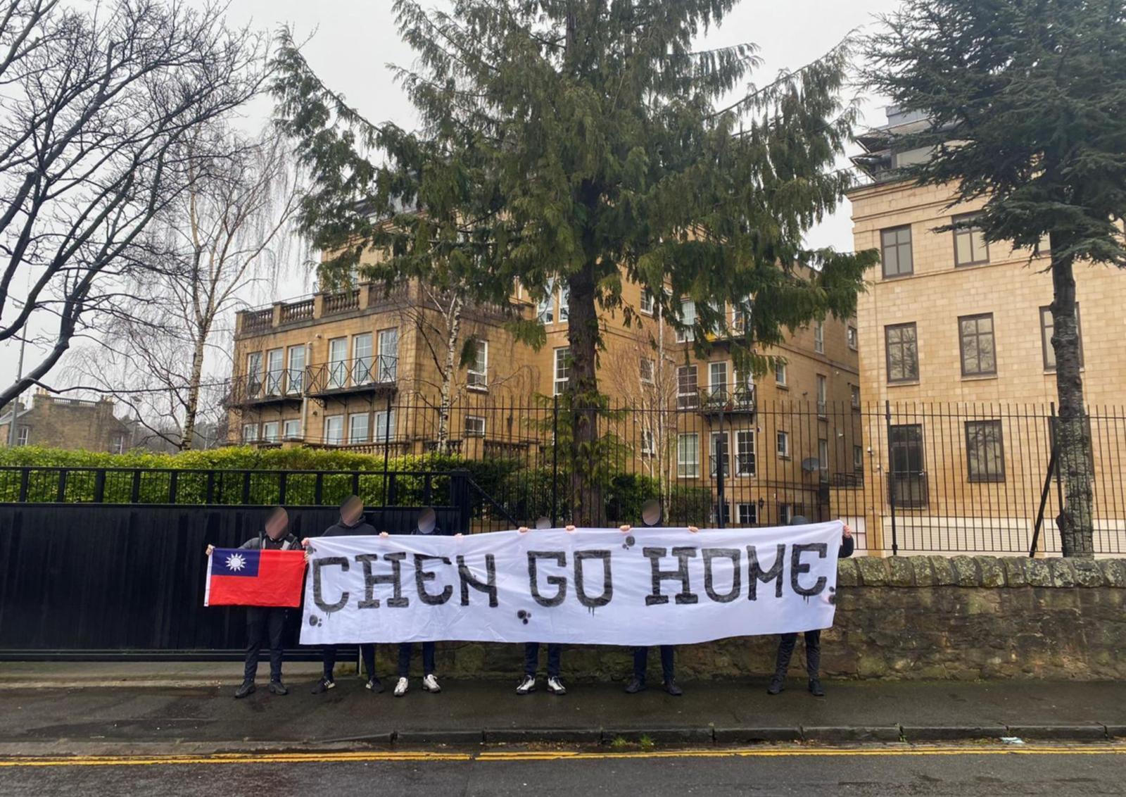 La Curva internacionaliza el "Chen go home" 5 chen go home 1