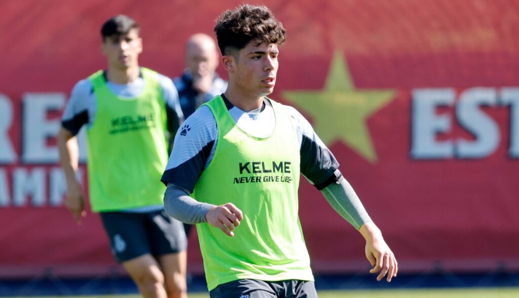 Nico Melamed gana protagonismo, mientras todo el Espanyol sigue pendiente de Braithwaite 1 nico melamed espanyol entreno