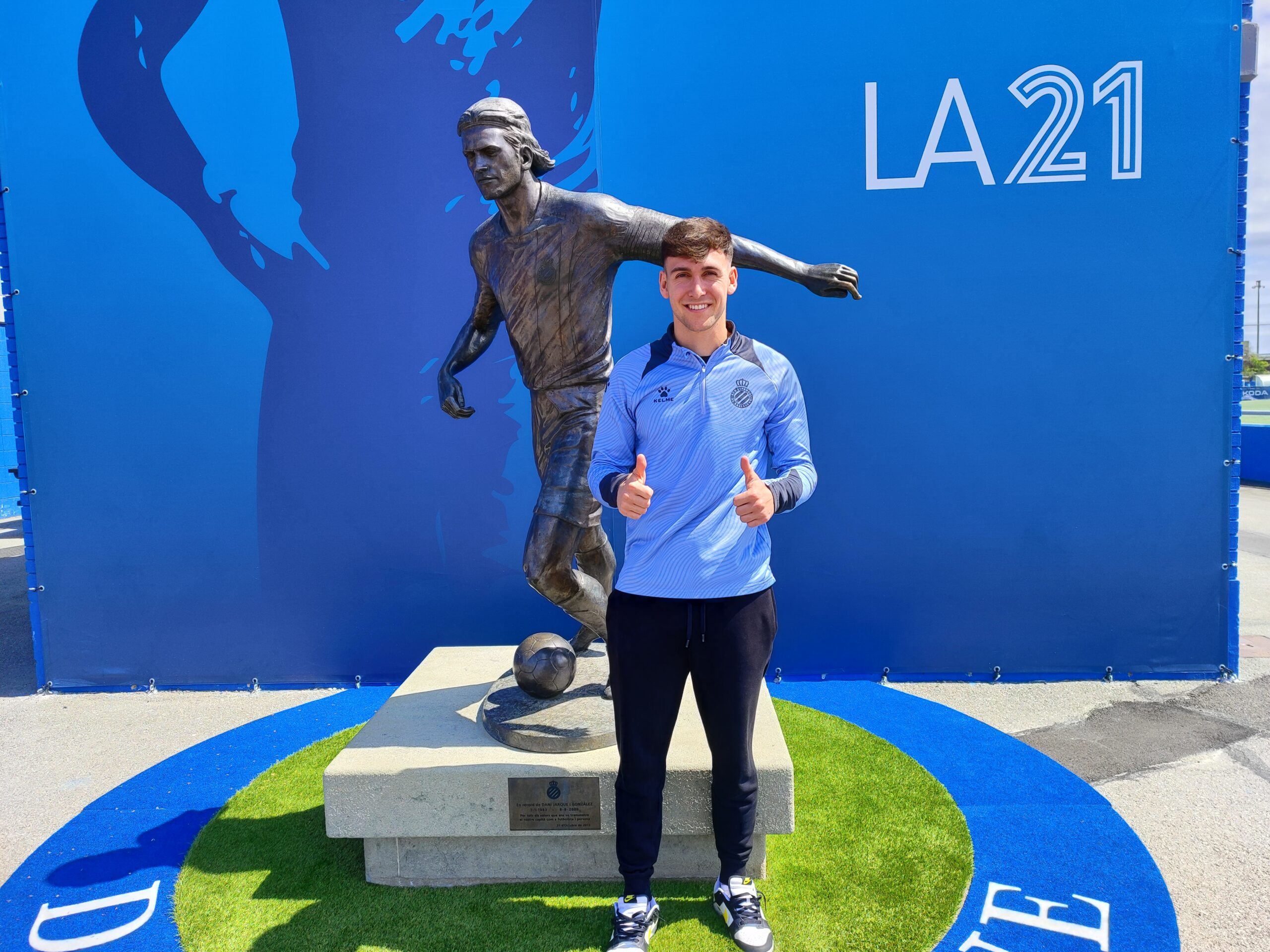 Joan Puig posa para la entrevista escrita en La Grada Online 01 scaled