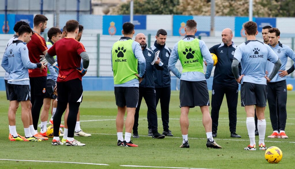 La posible alineación del Espanyol ante el Elche CF 1 espanyol entreno manolo gonzalez luis blanco