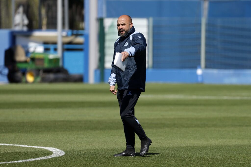 Manolo González: "Lo que nos toca hasta el final es apretar y correr como animales para poder sacar los partidos” 1 manolo gonzalez espanyol entrenamientpo 1