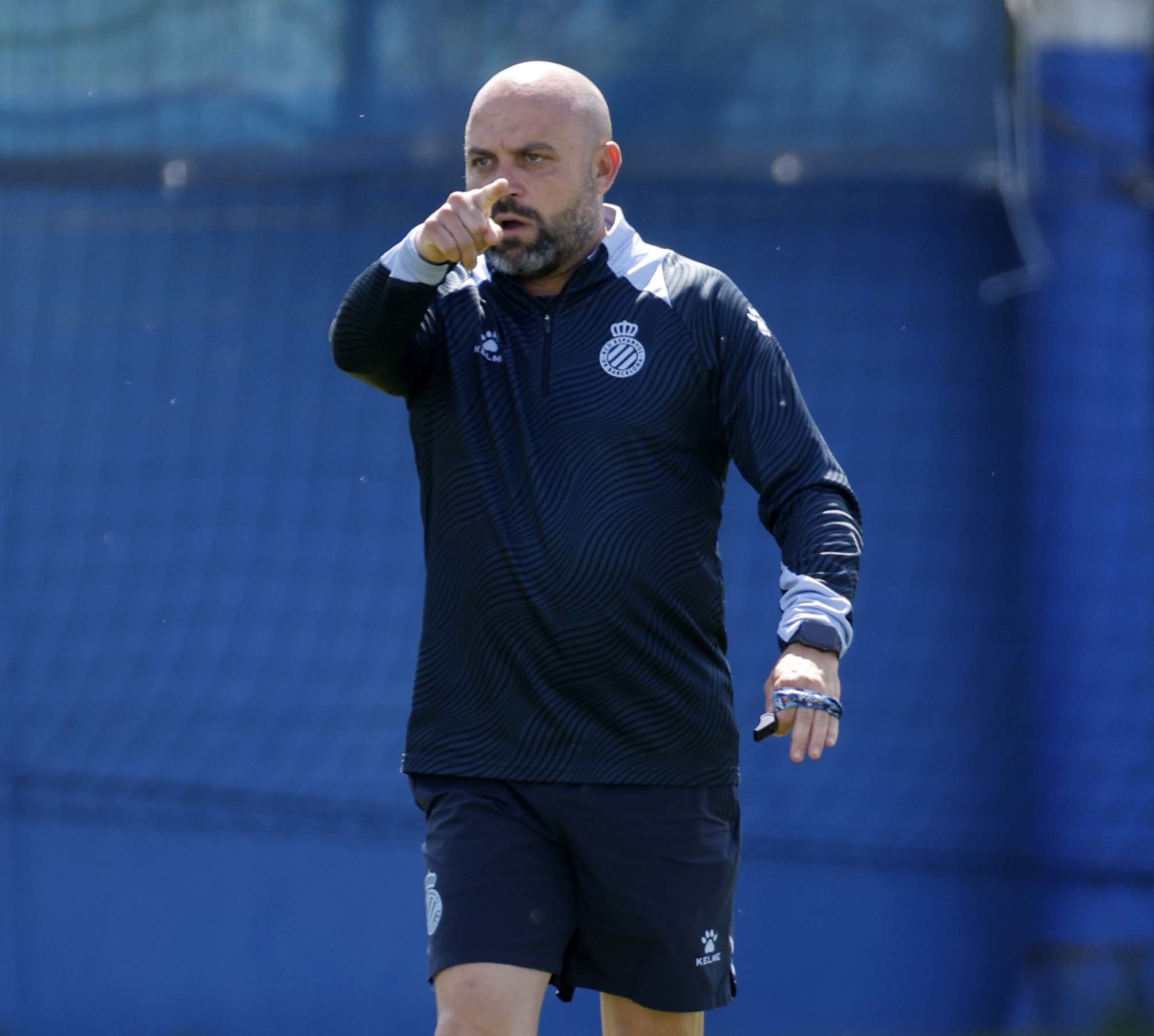 Manolo González: "Los jugadores son los primeros beneficiados de que el equipo suba a Primera; hay que ir al campo y hacerlo" 1 manolo gonzalez espanyol entrenamiento 1