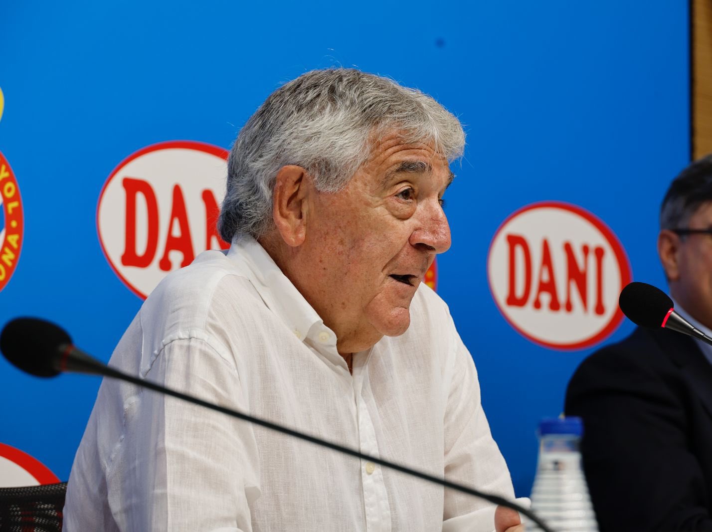 Dani Sánchez Llibre: "Hemos de estar agradecidos de que Chen se hiciese cargo del Espanyol, teníamos una bola que nos hubiese ahogado" 1 dani sanchez llibre espanyol 2