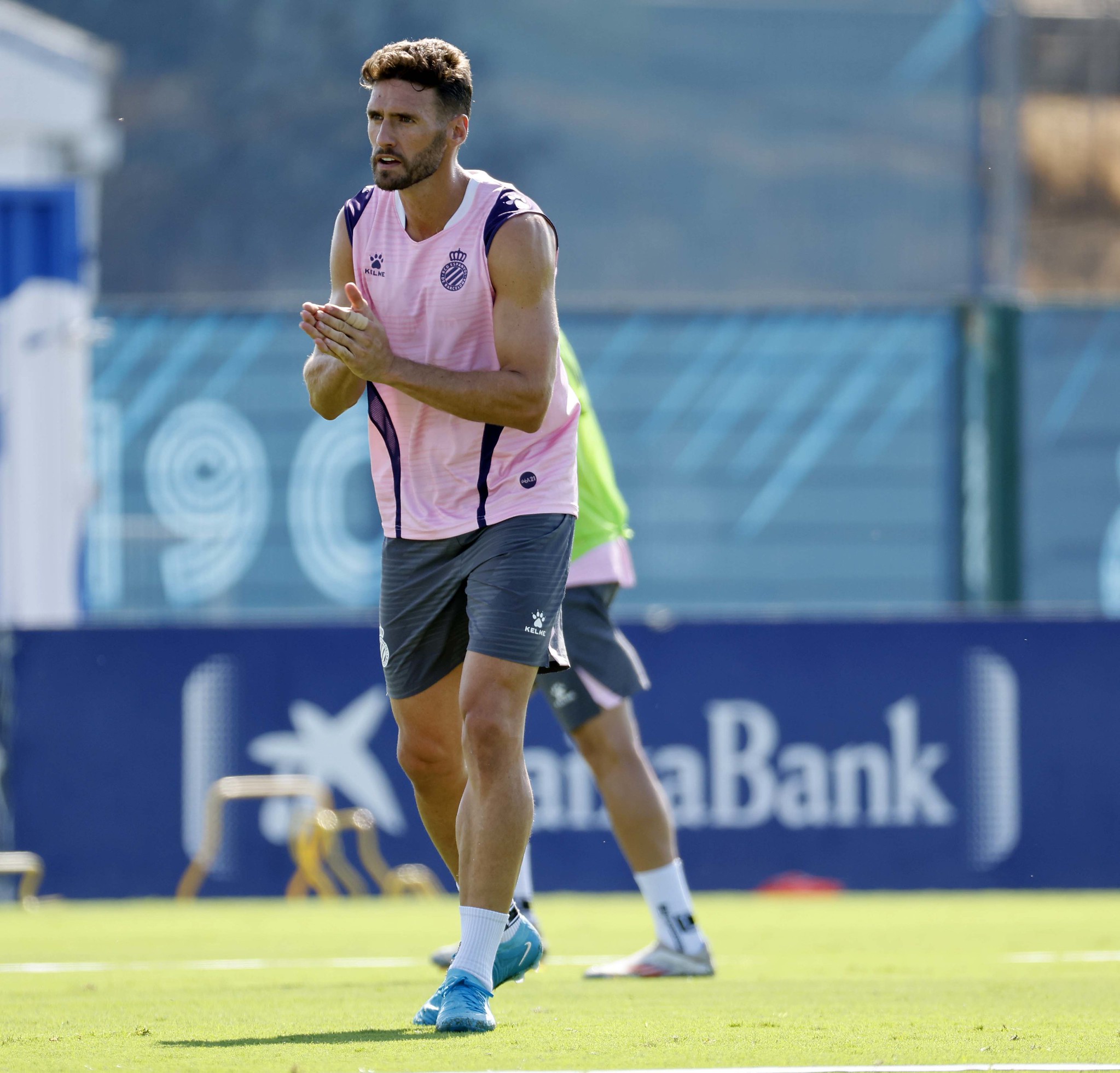 Sergi Gómez reconoce la importancia del partido ante el Valladolid: "Es clave empezar ganando y más fuera de casa" 1 sergi gomez espanyol entrenamiento 1