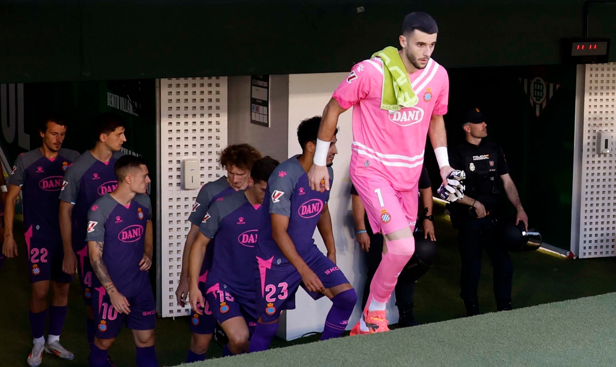 El meta del Espanyol Joan García, en el radar del Barça: ¿interés real o ganas de enredar? 3 joan garcia betis espanyol 1