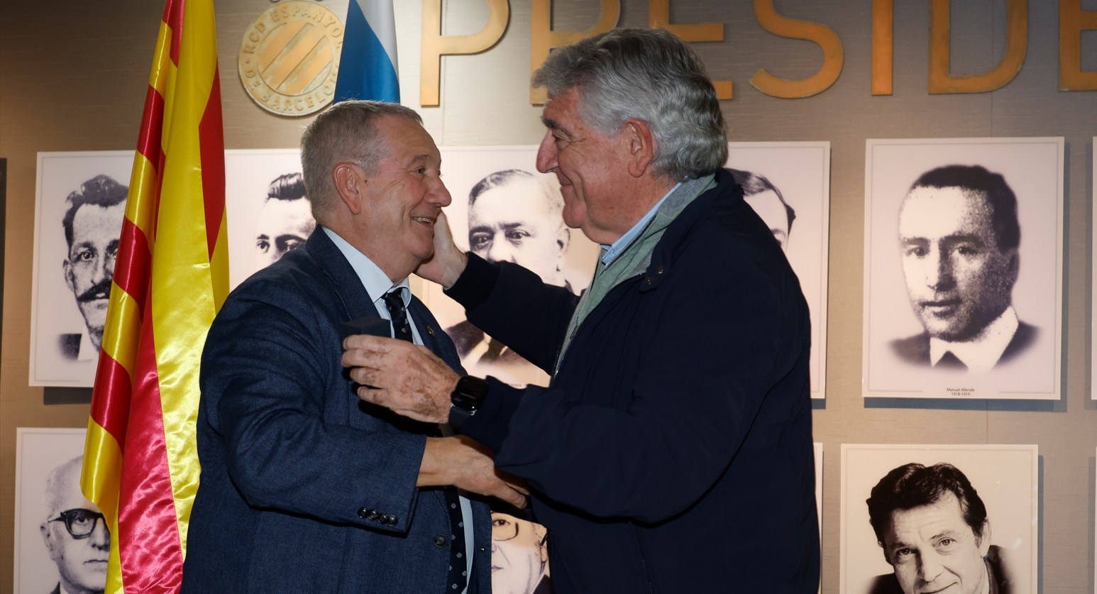 Hoy en 'La Grada Ràdio'... El Espanyol, en tensión: obligado a resurgir ante el Girona, crecen las críticas a las peñas y al silencio del club; ¿miedo o ganas ente Montilivi? 2 dani sanchez llibre gala penyes