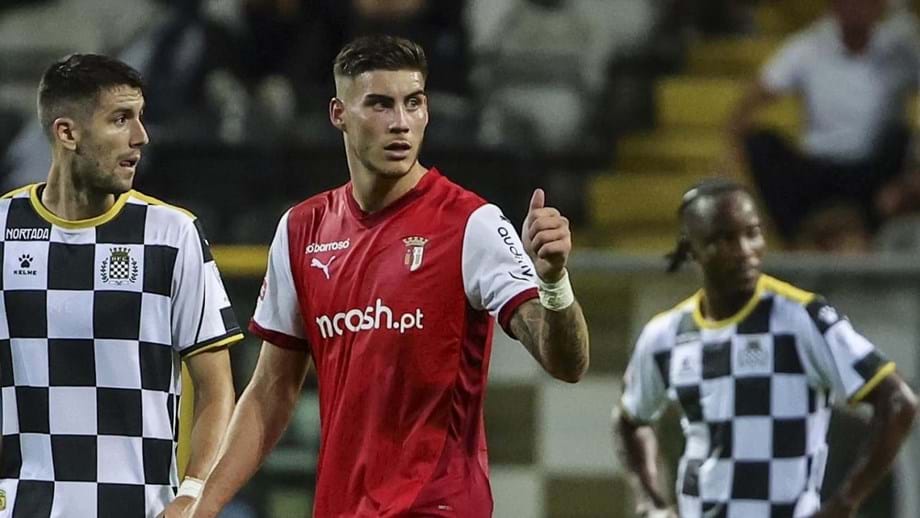 “Familia”: Roberto Fernández se rinde a la afición blanquiazul, ensalza a Manolo González y pone calma al buen momento del Espanyol; así responde a su test más personal 1 roberto fernandez