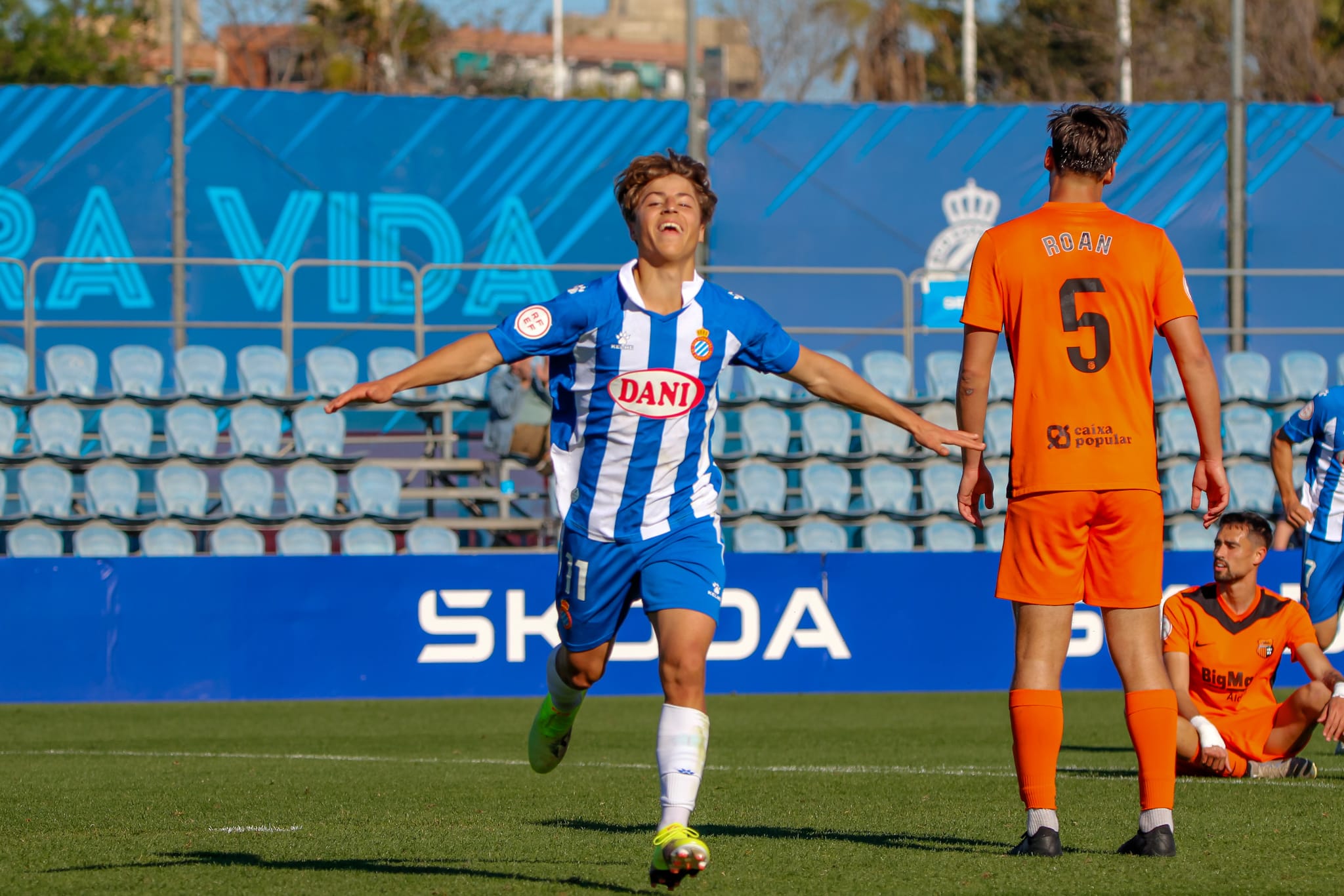 CRÓNICA | El Espanyol B gana contra el Torrent CF en un partido sufrido hasta el final (3-2) 2 Espanyol Filial B