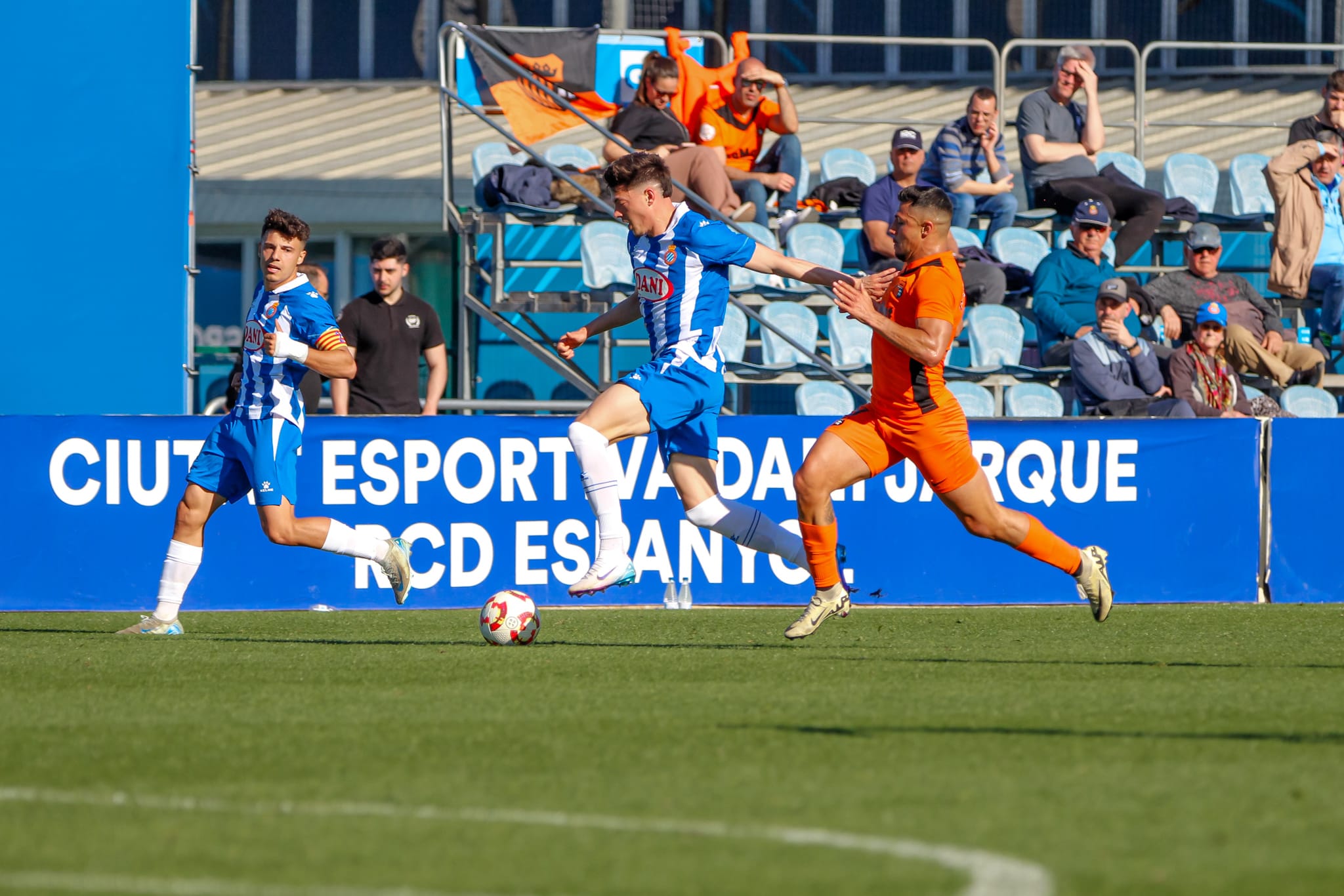 CRÓNICA | El Espanyol B gana contra el Torrent CF en un partido sufrido hasta el final (3-2) 3 Espanyol