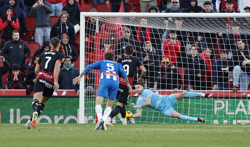 ¿Joan García rumbo al Bernabéu? Robert Hernando lanza la bomba en redes y enciende el debate perico 2 joan garcia mallorca espanyol 1