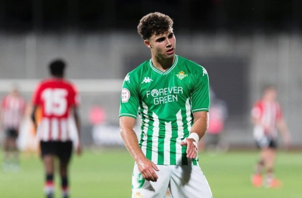 Marcos Fernández, del fútbol con tres años en Cambrils a marcar en Primera: una carrera hecha a base de insistir; tras tirar la puerta abajo: ¿ha llegado el momento de blindarlo y de darle más protagonismo? 4 marcos fernandez betis b