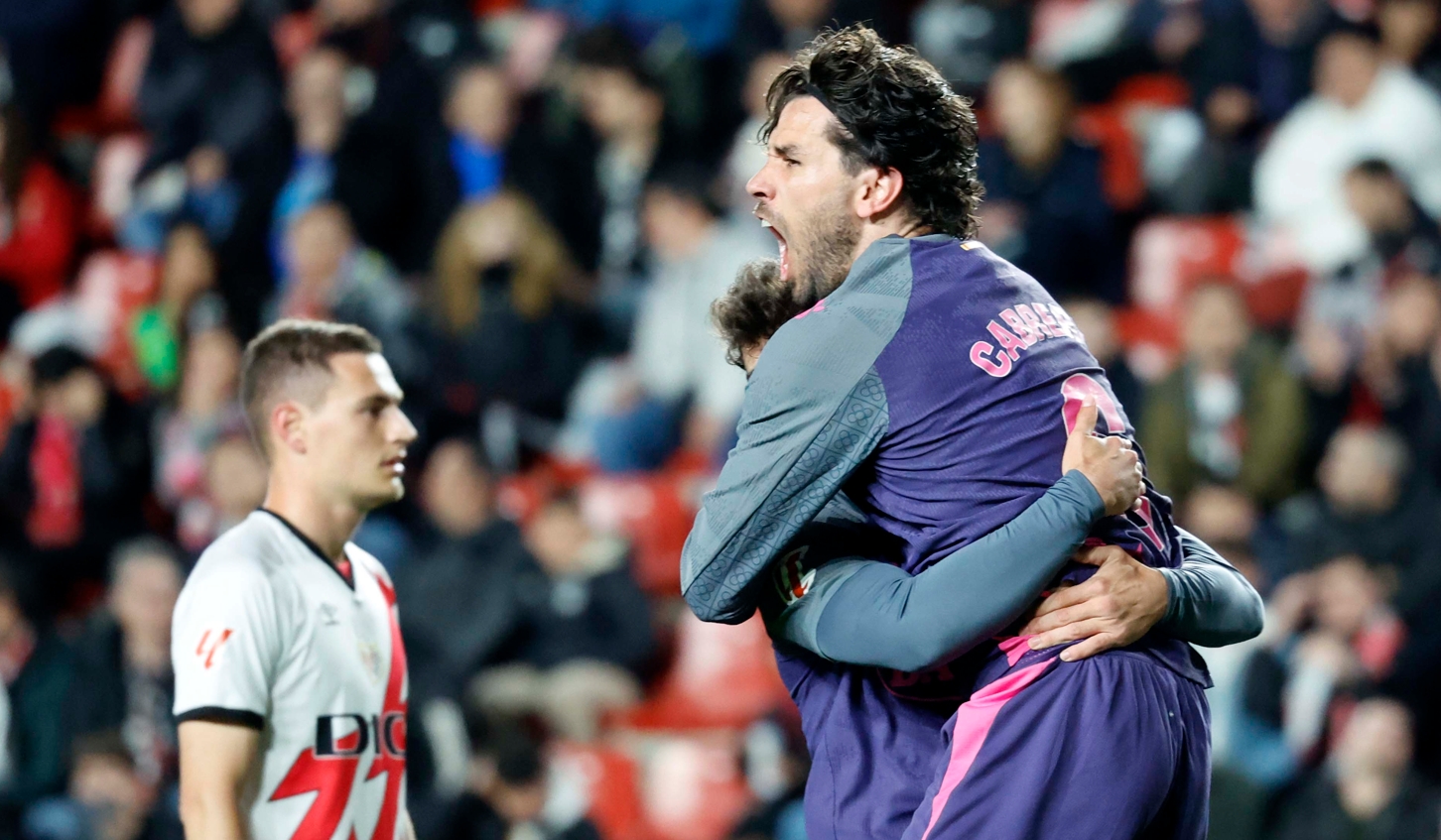Cabrera, un central que sostiene al Espanyol en las dos áreas: es el tercer máximo goleador del equipo 2 cabrera rayo espanyol