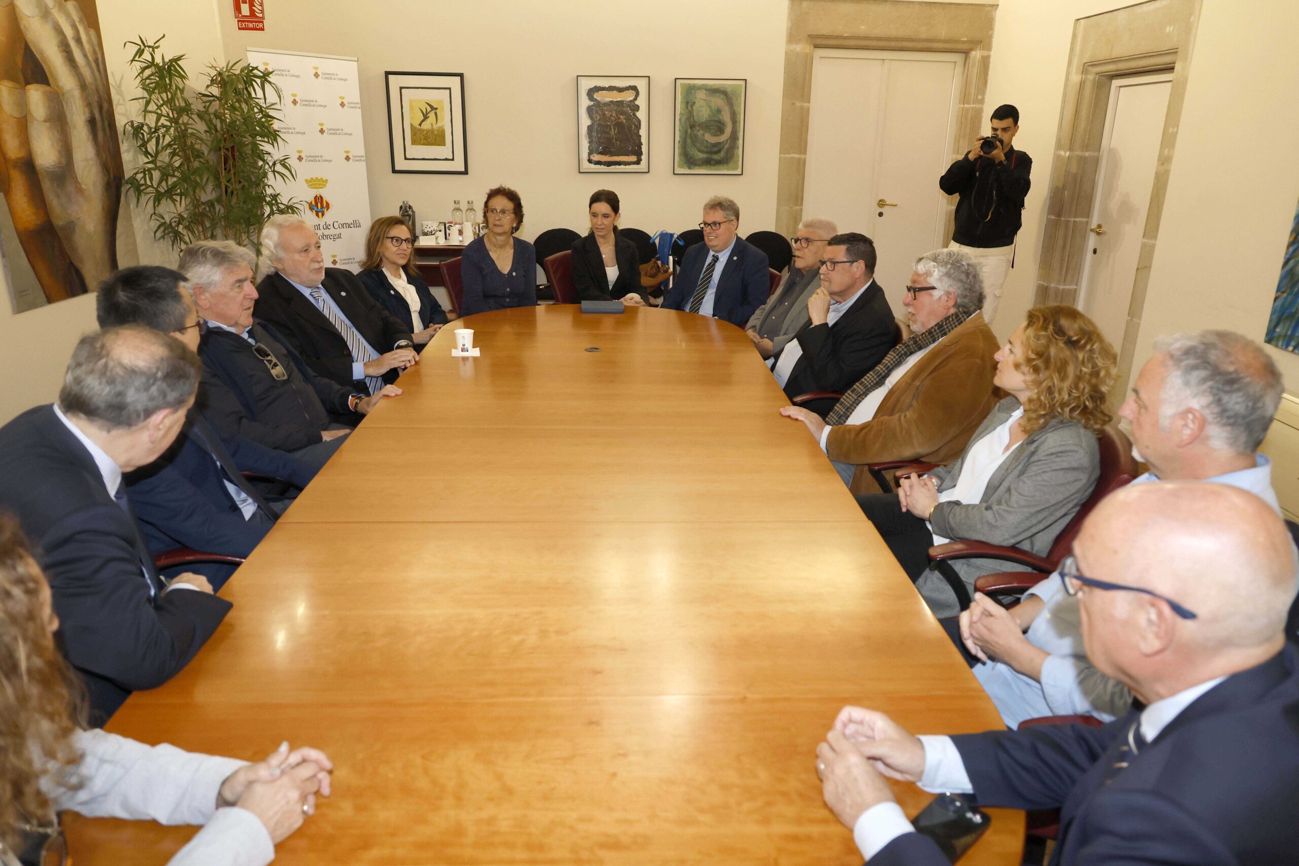 espanyol visita ayuntamiento cornella scaled