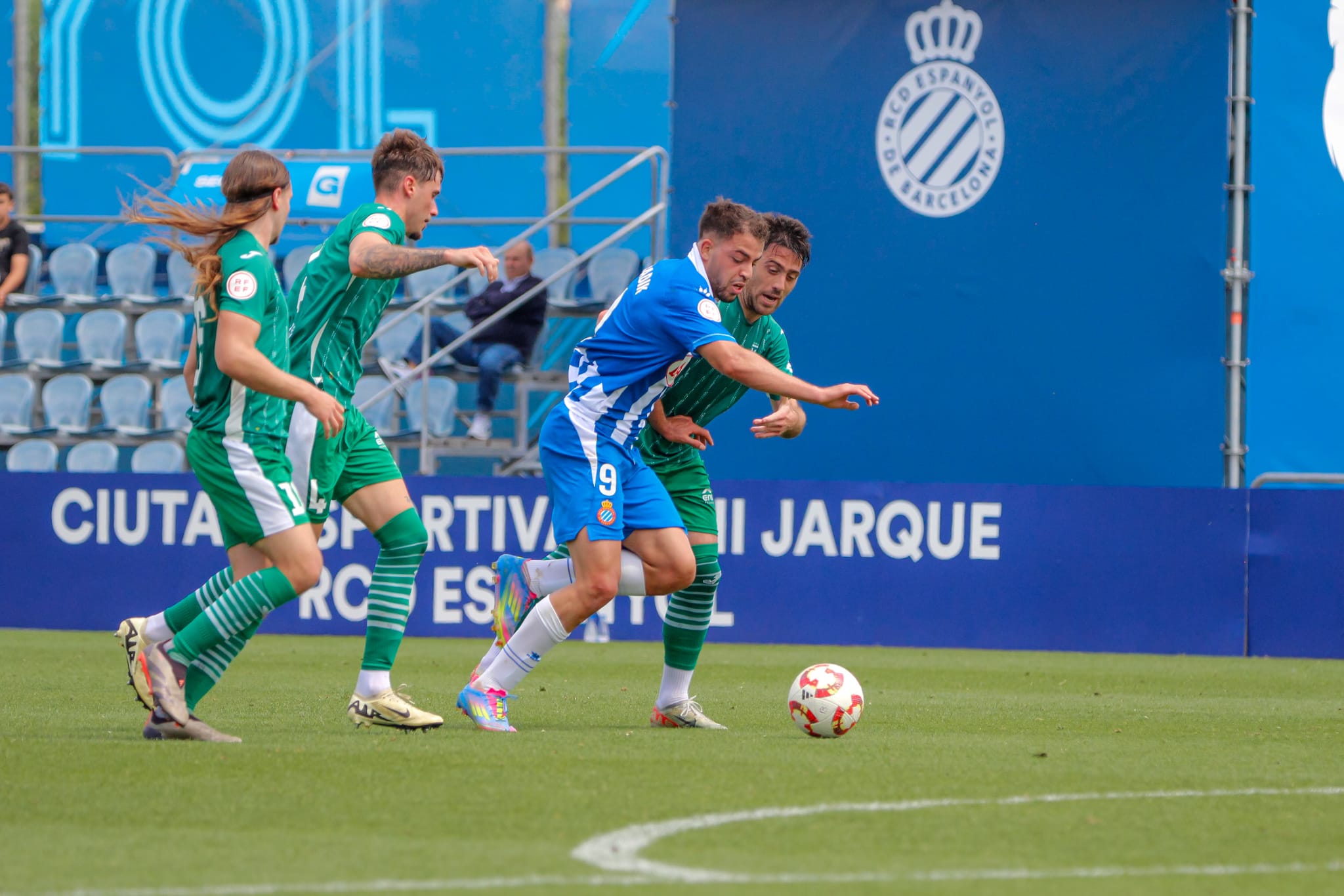 CRÓNICA | El Espanyol B finaliza la temporada con empate sin goles ante la UE Cornellà (0-0) 1 Omar Sadik Espanyol