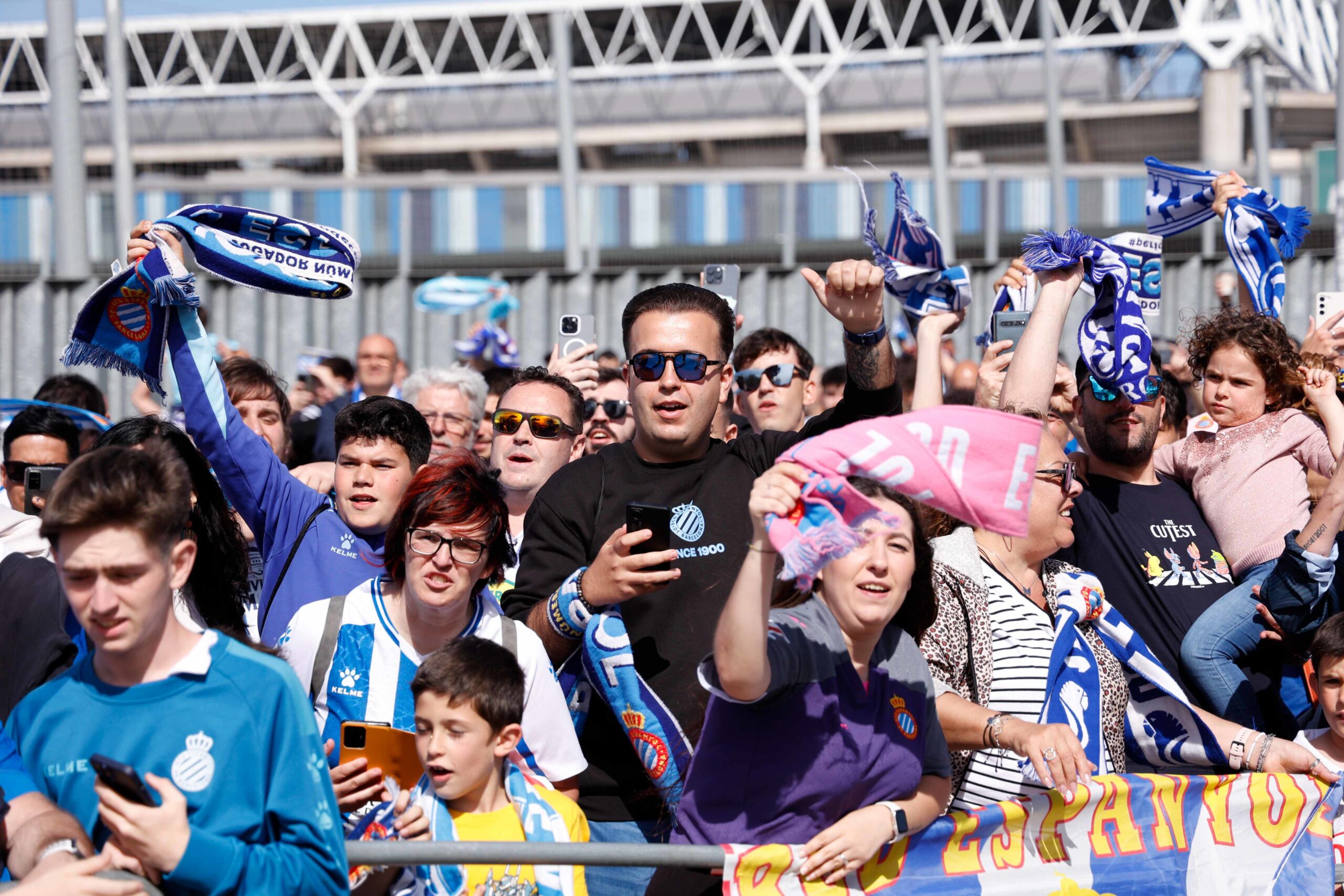 recibimiento autocar espanyol betis 1 scaled