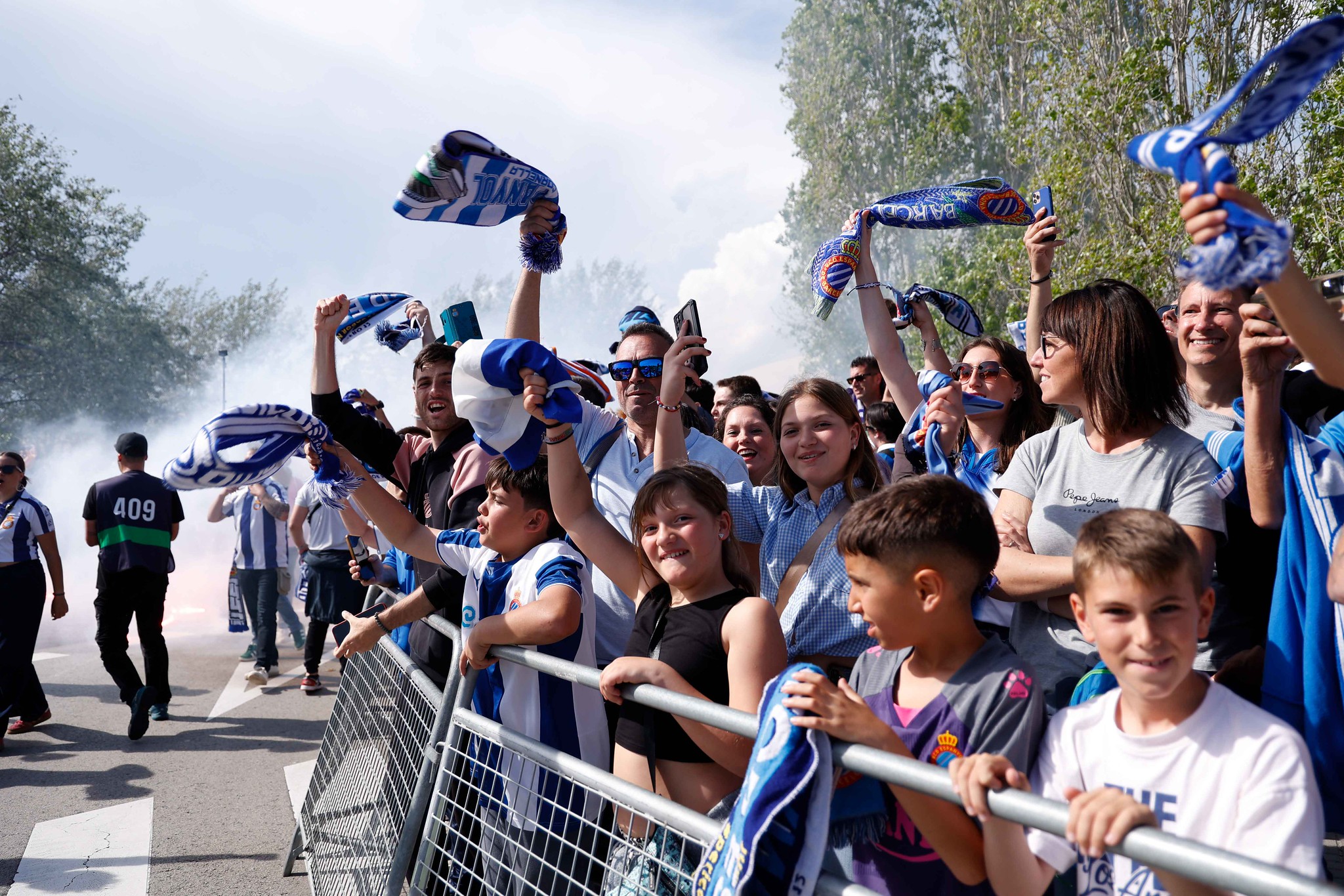 recibimiento autocar espanyol betis 4