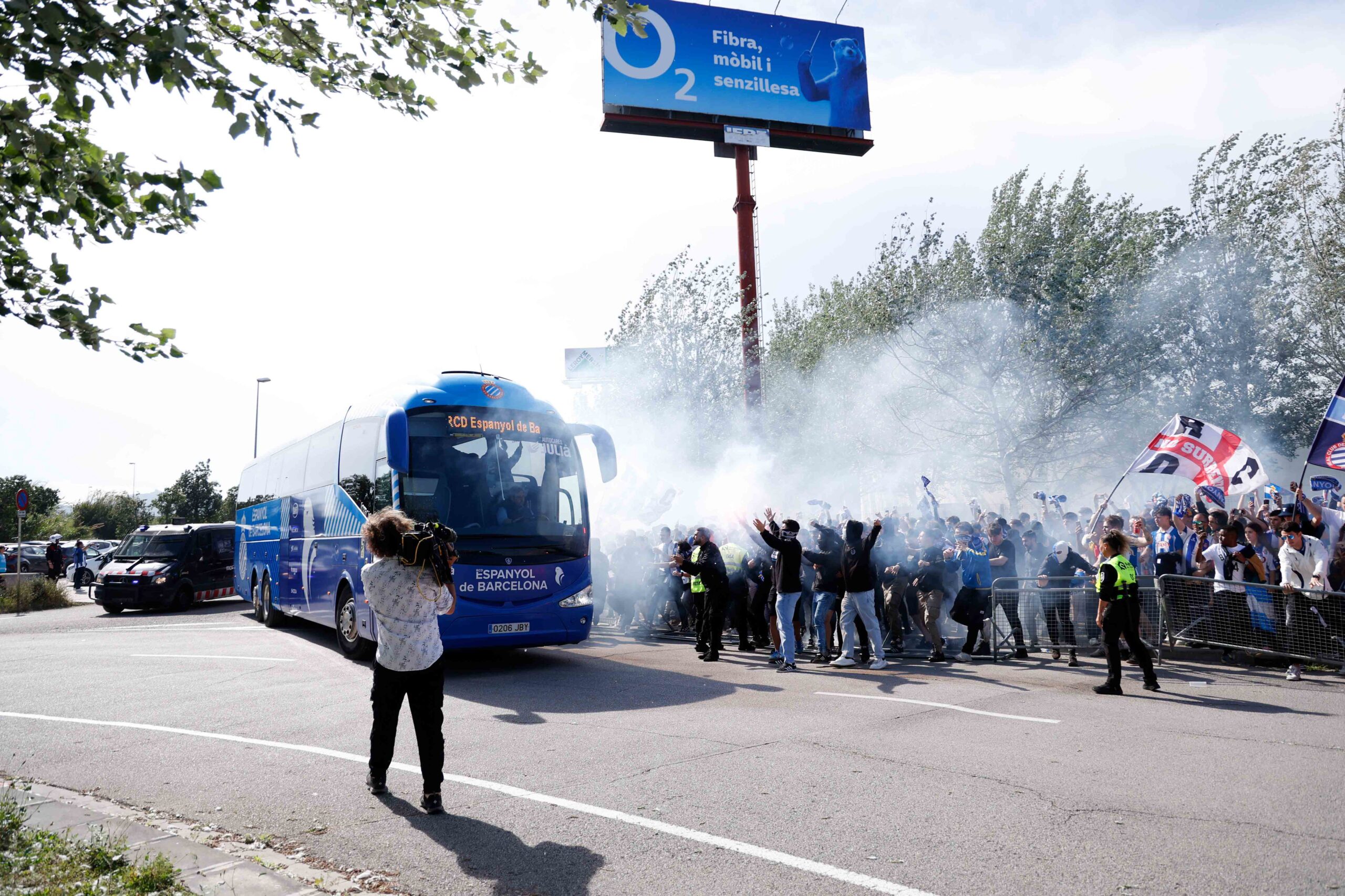 recibimiento autocar espanyol betis 6 scaled
