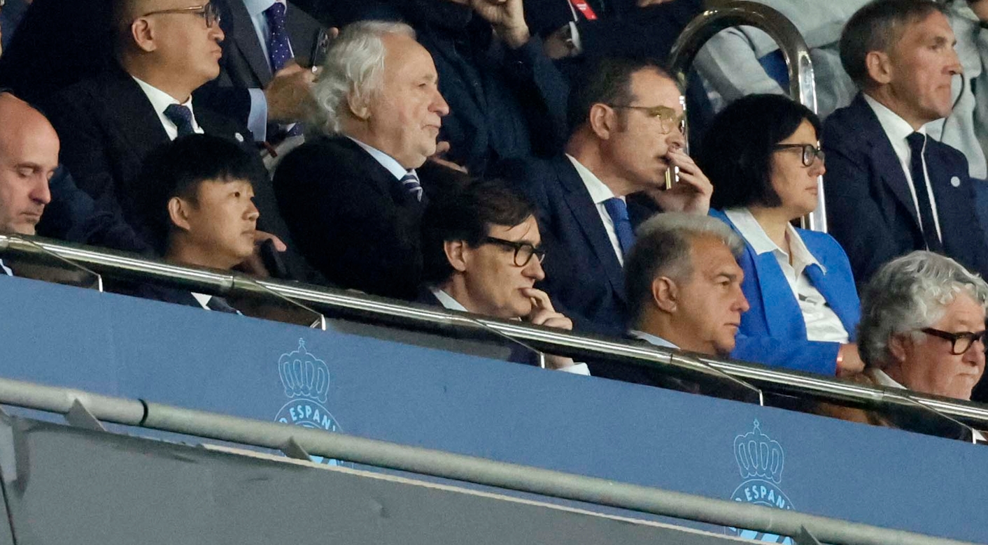 Hoy en 'La Grada Ràdio' | Cuenta atrás para el Espanyol - Las Palmas que marcará el destino del equipo... y del club 1 salvador illa espanyol barca