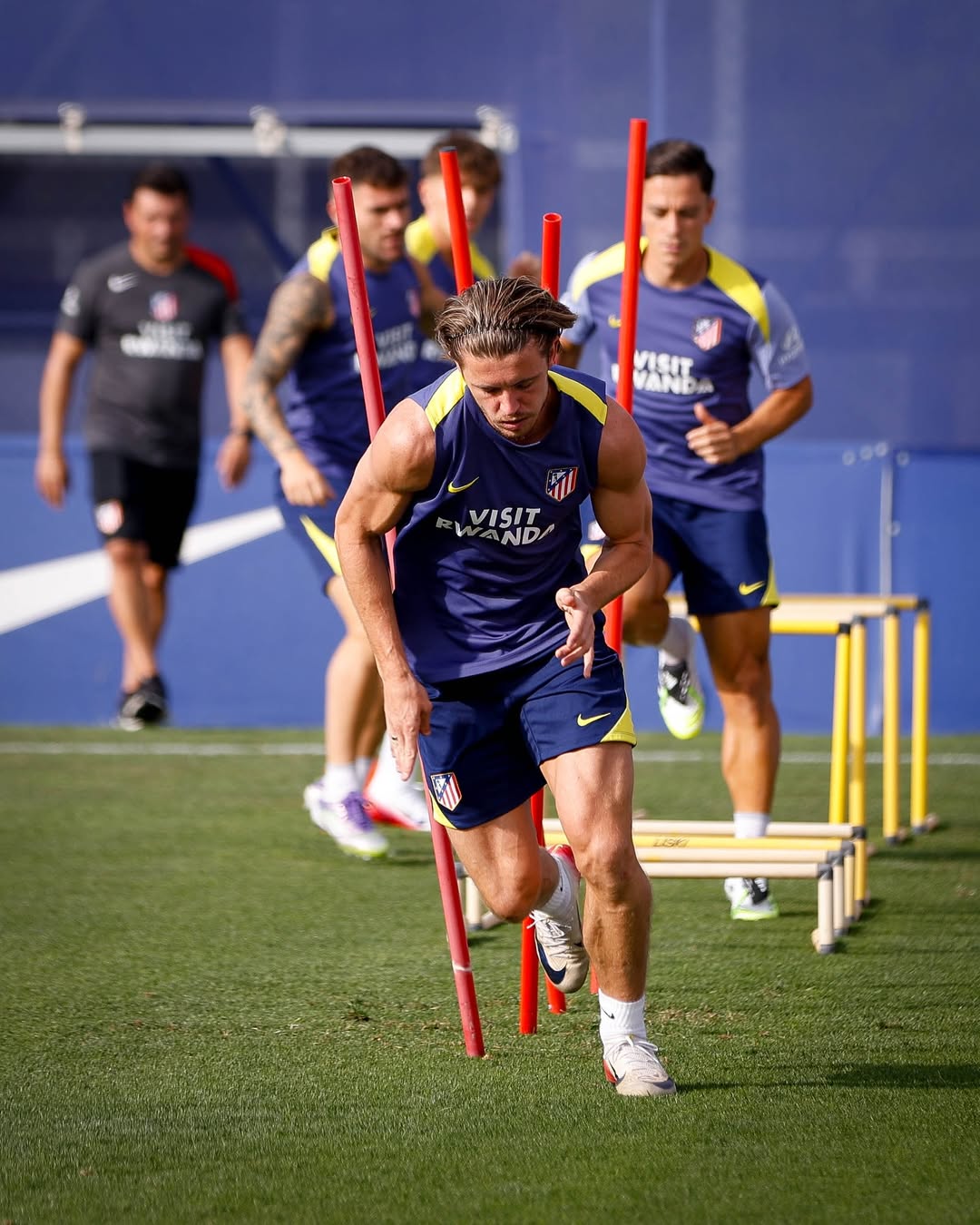 El Cholo Simeone ya mueve fichas: así ensaya el once del Atlético contra el Espanyol 6 entreno atletico madrid partido espanyol 6