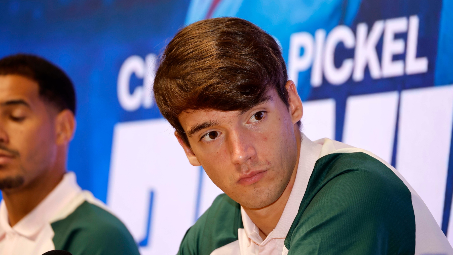 Presentación doble en el Espanyol: Urko está “muy contento e ilusionado, seguro que van a venir cosas bonitas”; Pickel explica que “es el club perfecto para mí” 4 urko presentacion espanyol