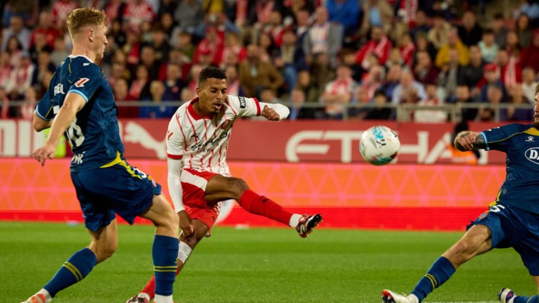 Una línea que ya no genera dudas: el Espanyol presume de defensa con cuatro centrales fiables para Manolo González 3 clemens riedel espanyol