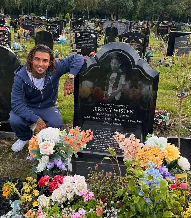 dolan visita tumba jeremy wisten e1757385192962