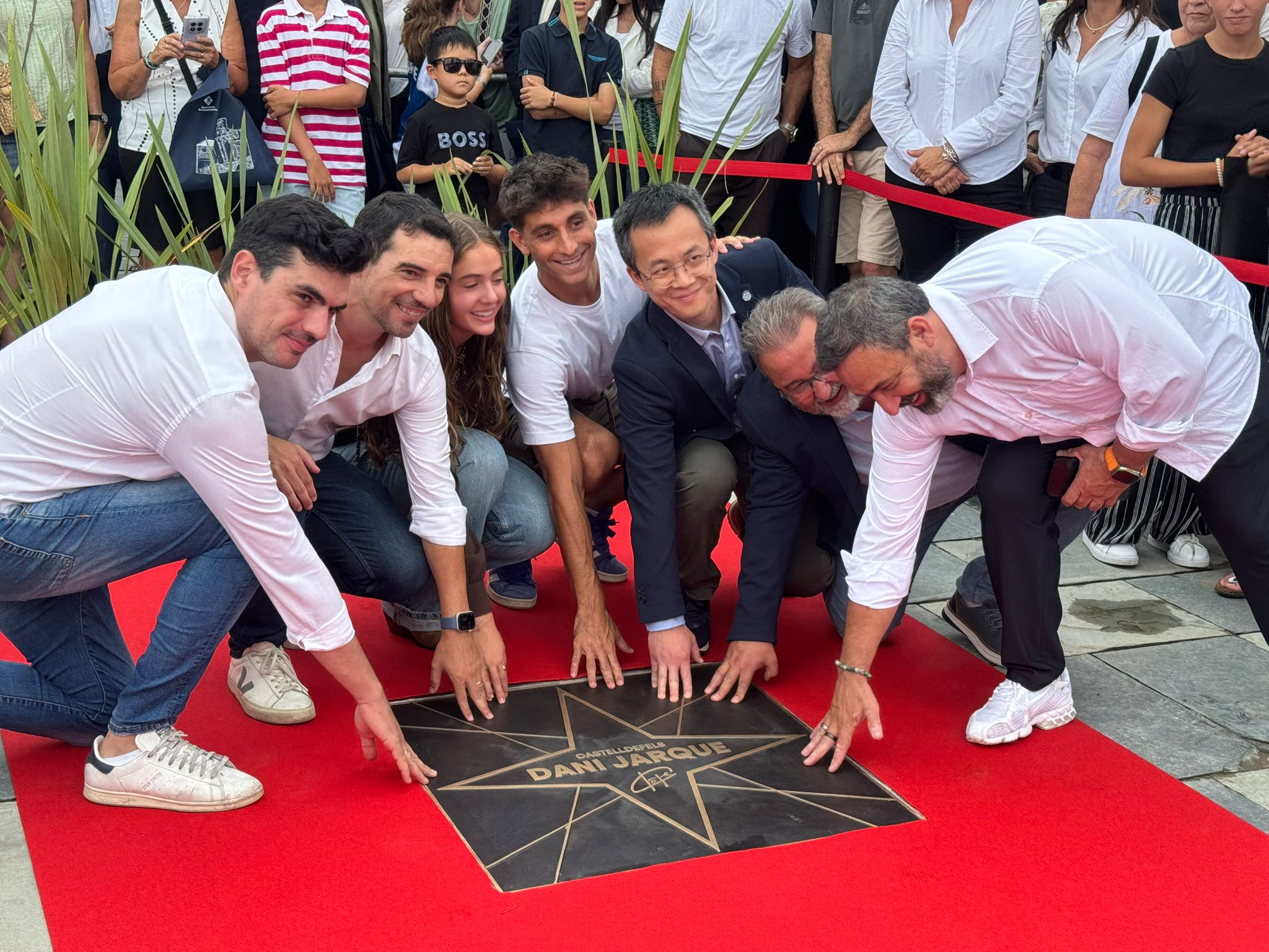 Dani Jarque ya tiene su estrella en el Paseo de la Fama de Castelldefels 4 estrella dani jarque 5