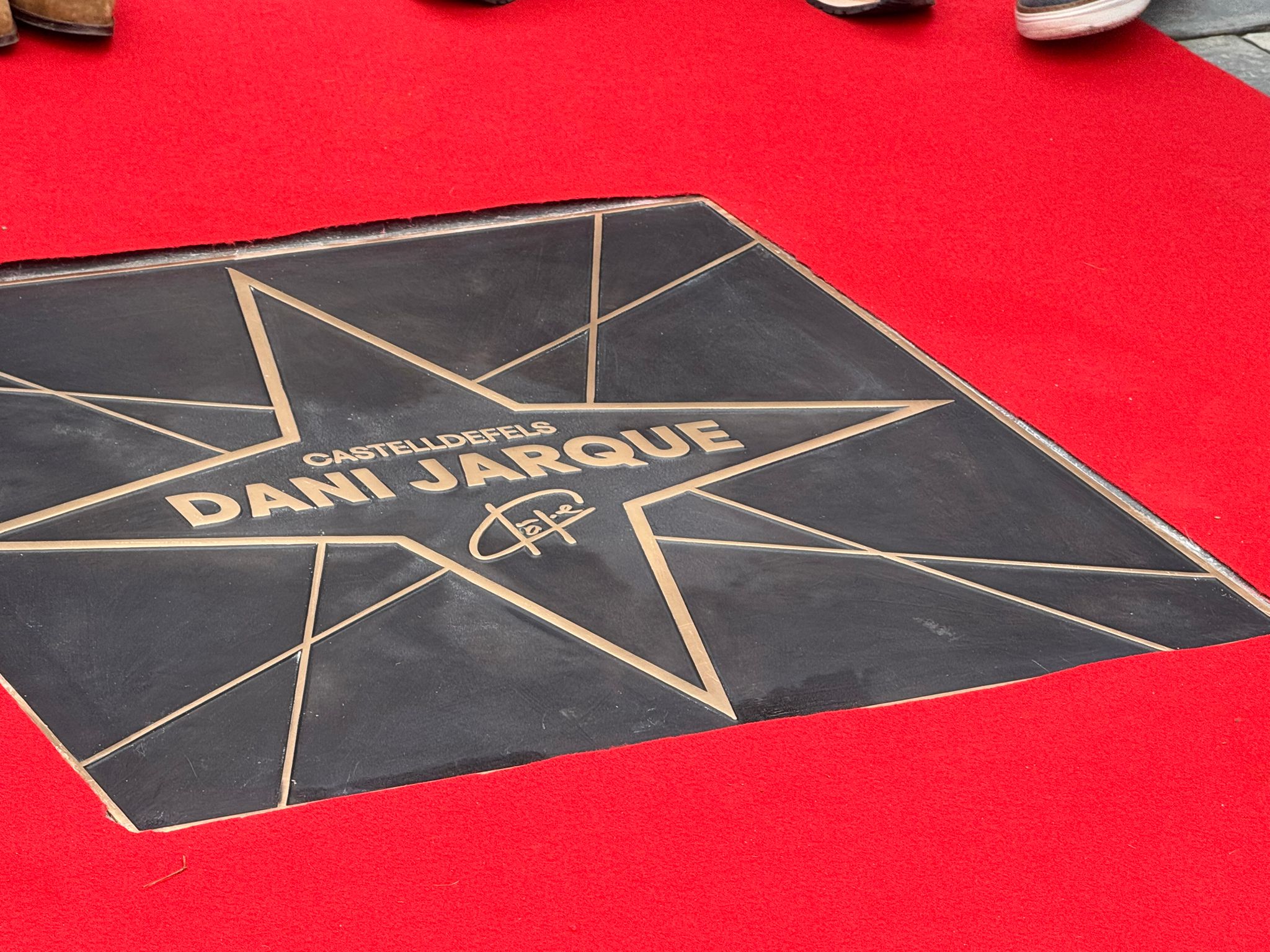 Dani Jarque ya tiene su estrella en el Paseo de la Fama de Castelldefels 5 estrella dani jarque 6