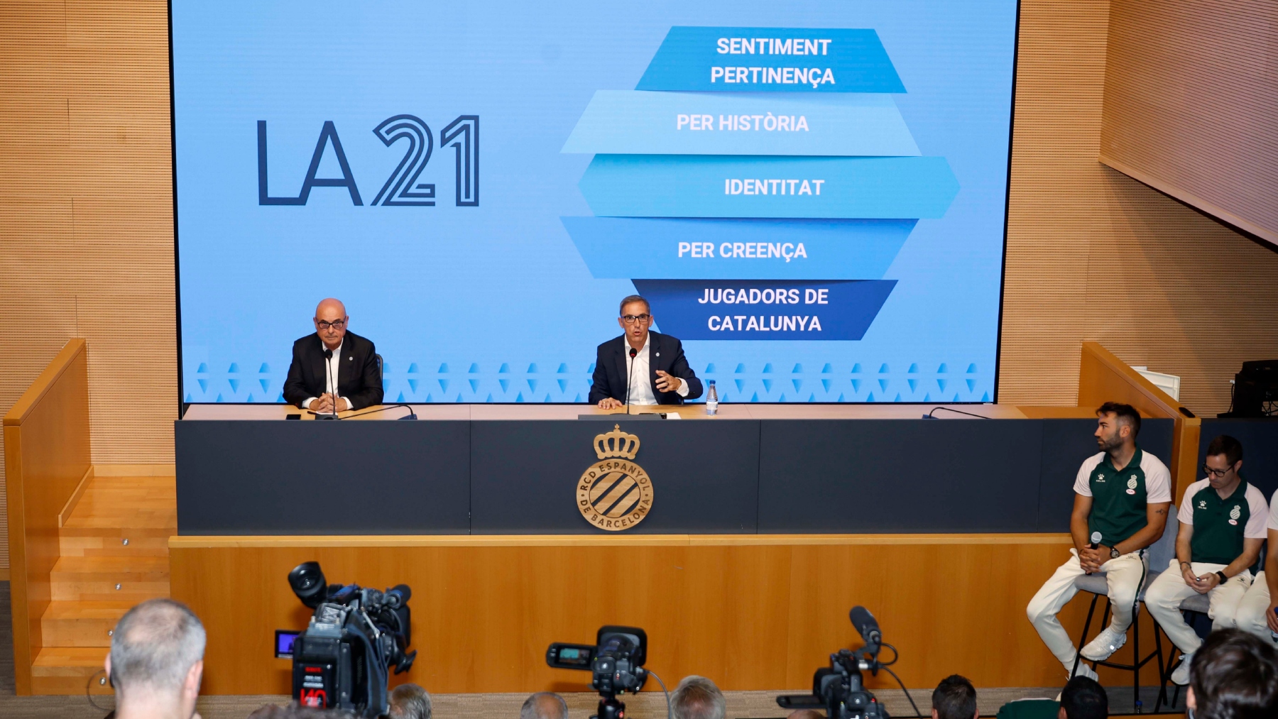 Garagarza defiende el modelo del Fútbol Base del Espanyol: “Hemos marcado la línea de acelerar procesos, el tiempo dirá si nos hemos equivocado o no” 2 presentacion futbol base espanyol 2