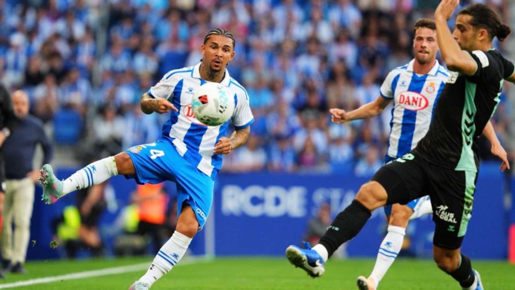 Tyrhys Dolan admite que tuvo un octubre complicado: “No estuve en mi mejor momento personal” 1 dolan espanyol betis