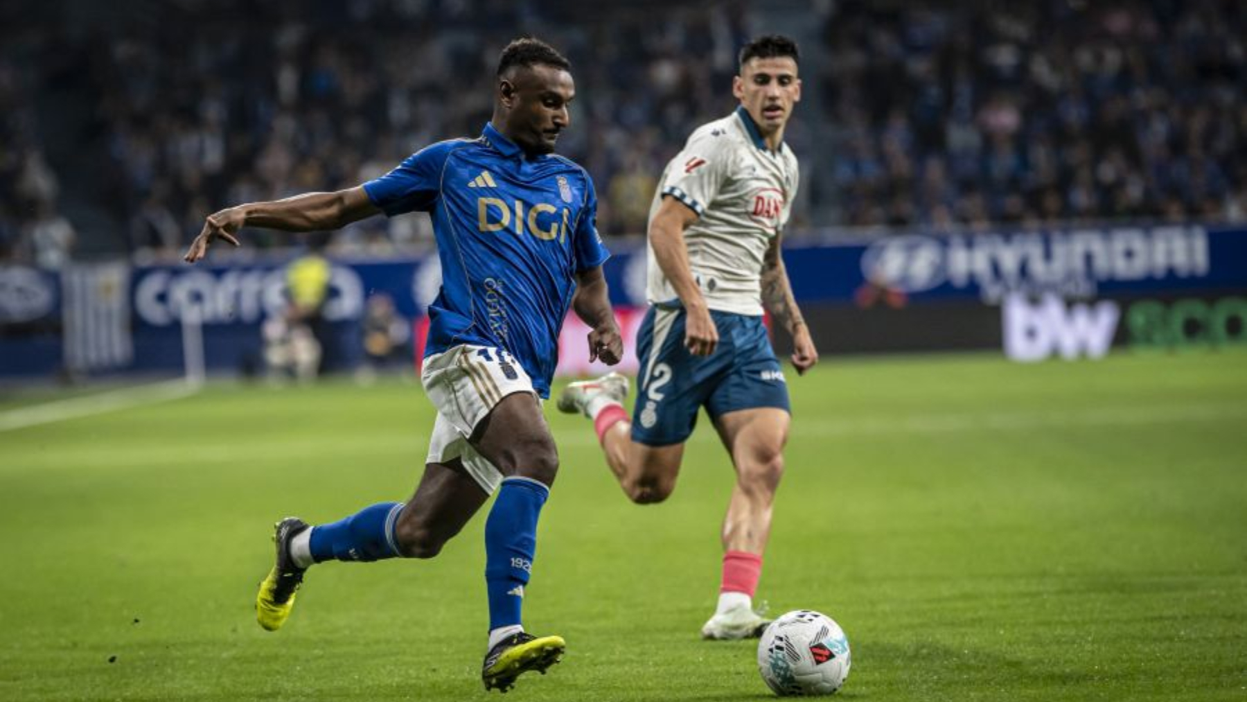 Competencia real en el lateral derecho del Espanyol: Rubén Sánchez levanta la mano en el Tartiere; titularidad y aviso a Omar El Hilali 1 ruben sanchez oviedo espanyol