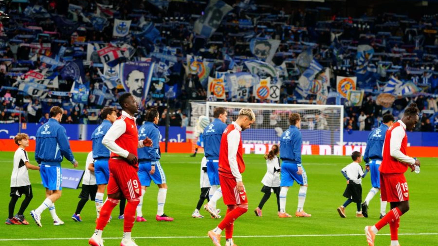 El Espanyol engancha: los “25.000 locos de la cabeza” en pleno lunes confirman el boom social del club 3 espanyol sevilla