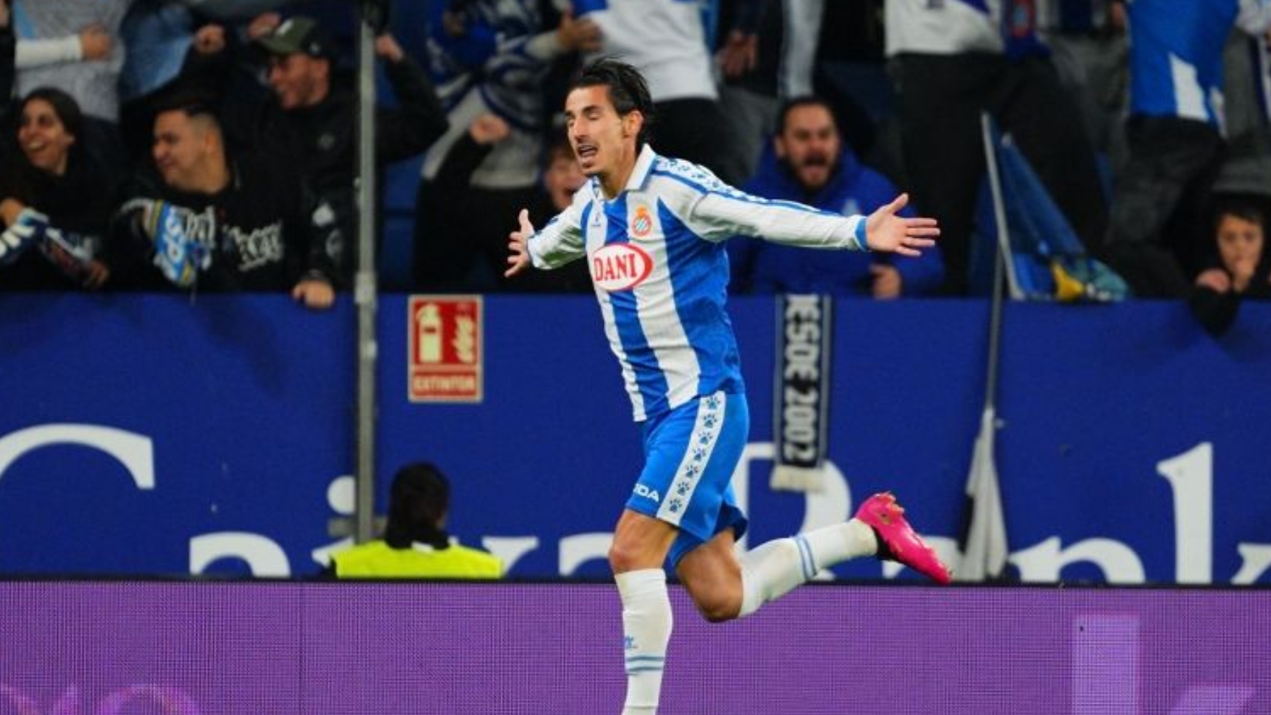 El Espanyol engancha: los “25.000 locos de la cabeza” en pleno lunes confirman el boom social del club 1 pere milla 1 0 espanyol sevilla