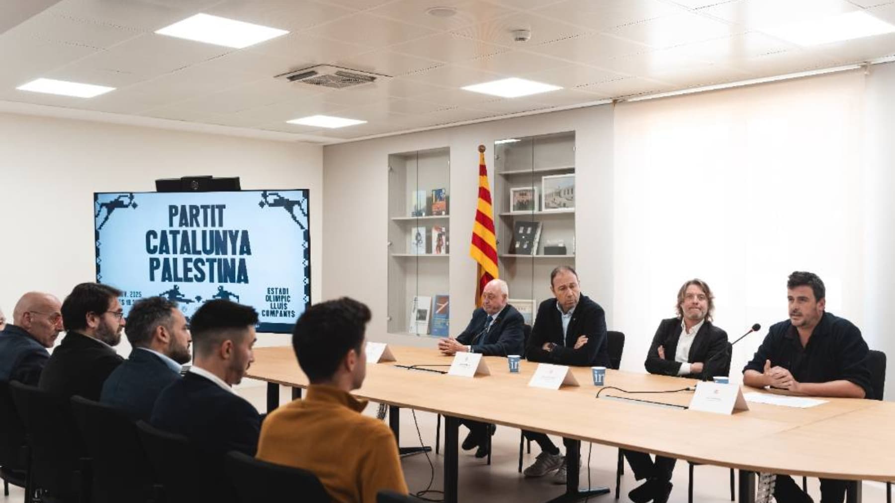 presentacion catalunya palestina mesa