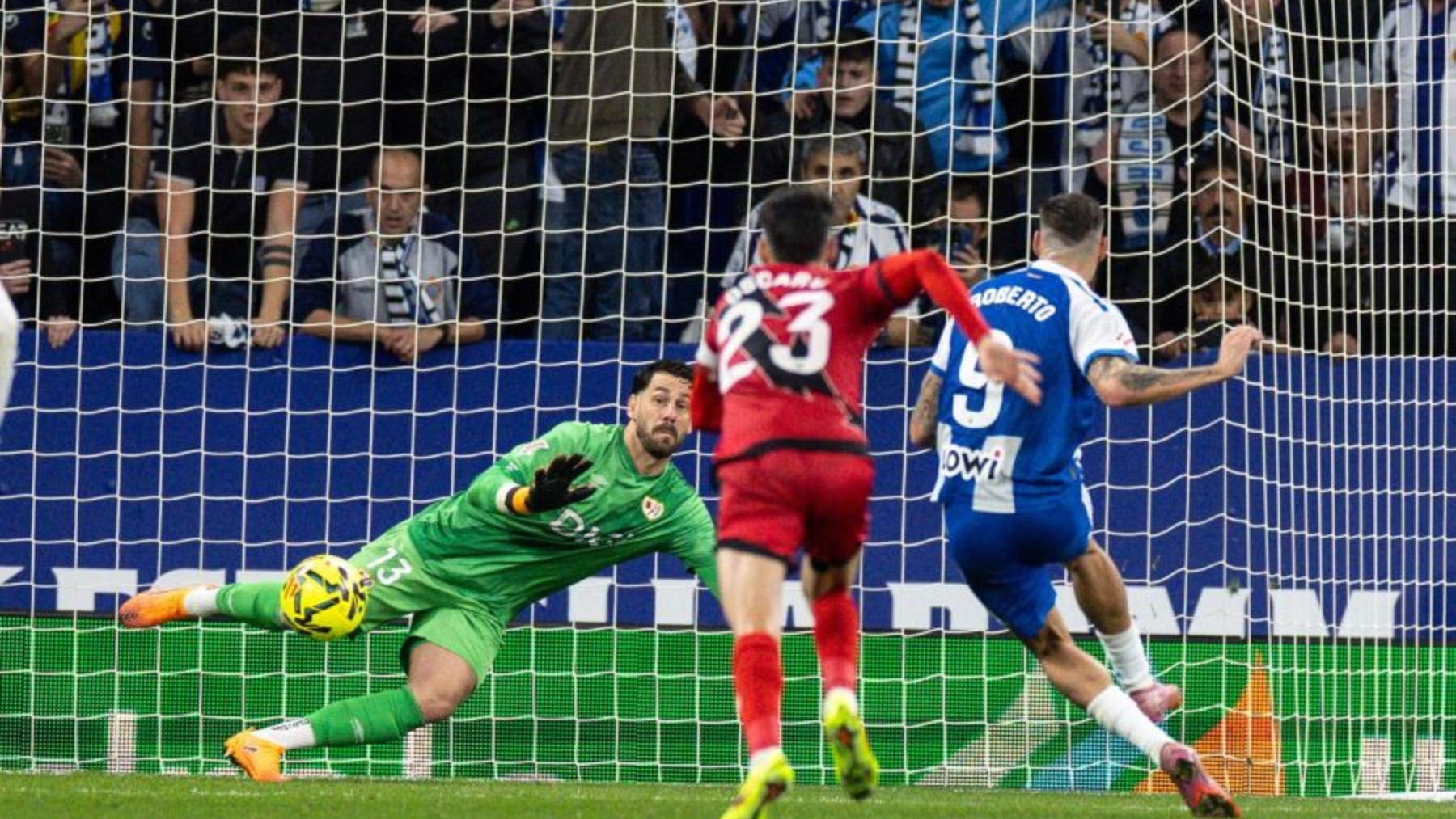 Sánchez Martínez se supera y lleva a Kike García a decir, "Me pinchan y no sangro": arbitraje surrealista en el Espanyol - Rayo 1 roberto 1 0 espanyol rayo