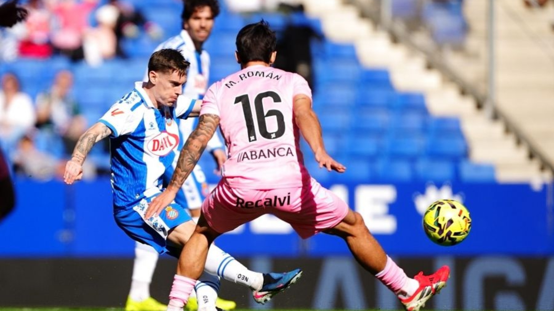 Pol Lozano se abre en La Grada: ganar al Oviedo, espantar fantasmas y una renovación que sigue en el aire que no afecta al amor que siente por el Espanyol 3 pol lozano espanyol celta