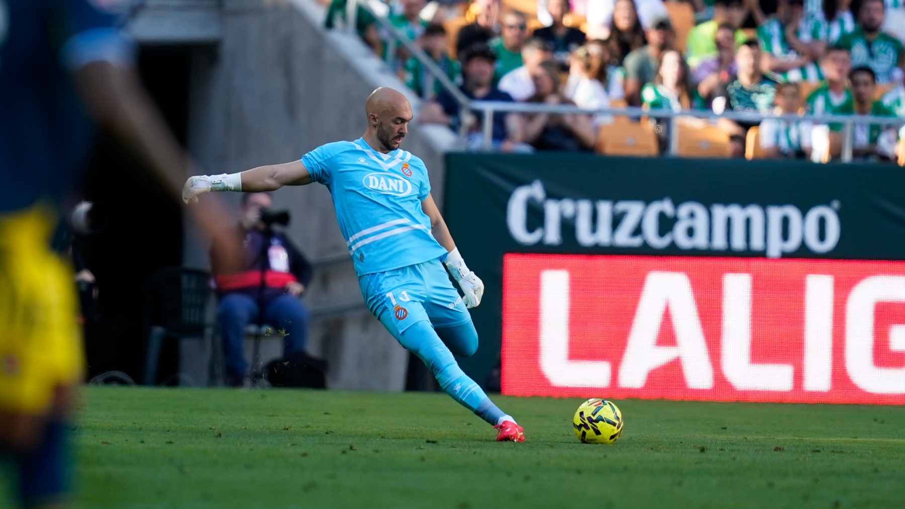 El Espanyol vuelve a la base: análisis del empate ante el Betis; un punto de inflexión desde la solidez y el pragmatismo: “El que no lo entienda conmigo va jodido” 3 dmitrovic betis espanyol 1