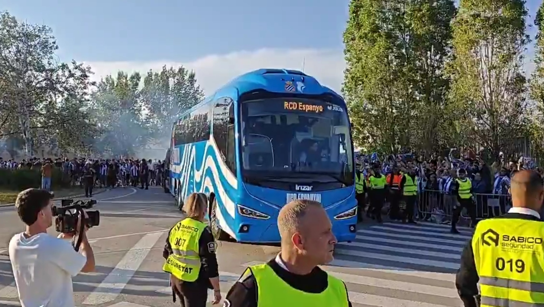 recibimiento autocar espanyol partido levante