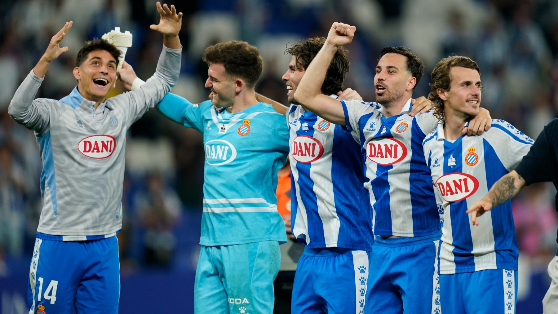 El Espanyol acaba la Liga salvado, con Manolo reforzado por la grada y un verano clave para Monchi y el proyecto de Pace; ver bajar al Girona y al Mallorca debe servir de aviso: en esta Liga, si te duermes, te vas 5 celebracion espanyol real sociedad