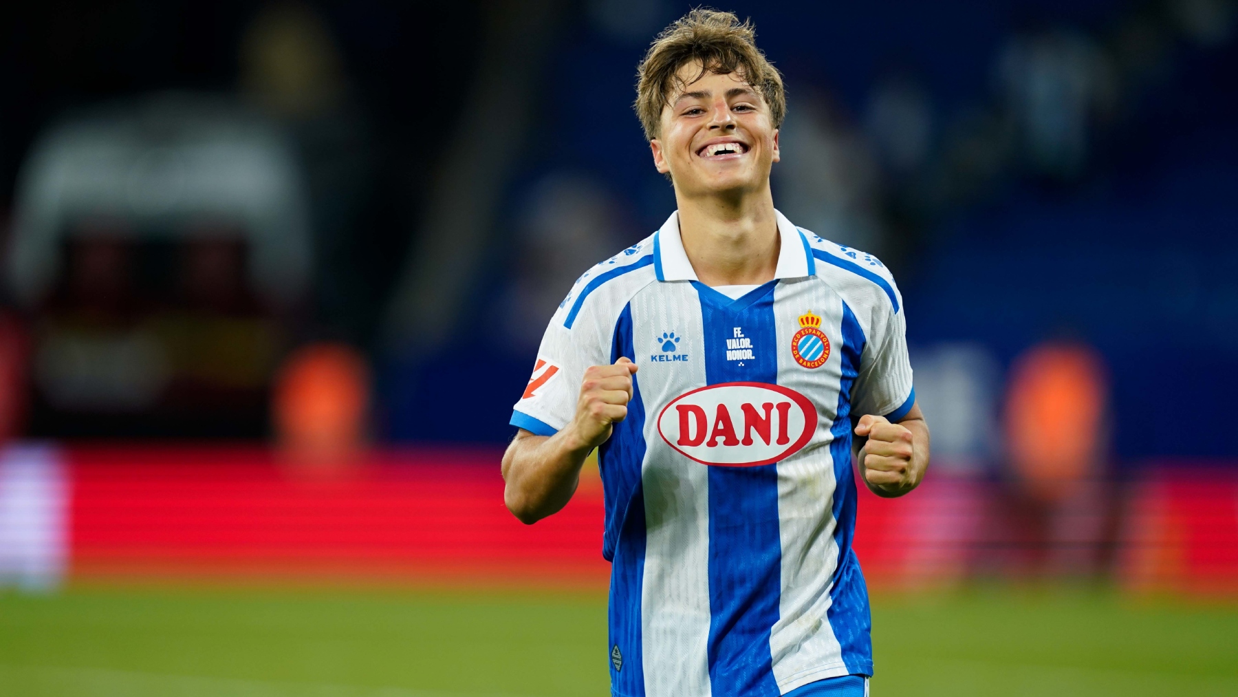 Lluc Castell, el único debut del Espanyol B en Primera: una alegría que también señala el reto de La21; Manolo apenas pudo mirar al filial durante la temporada 1 lluc castell