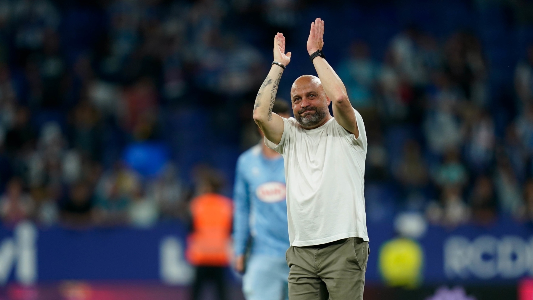 El Espanyol acaba la Liga salvado, con Manolo reforzado por la grada y un verano clave para Monchi y el proyecto de Pace; ver bajar al Girona y al Mallorca debe servir de aviso: en esta Liga, si te duermes, te vas 2 manolo celebracion espanyol real sociedad
