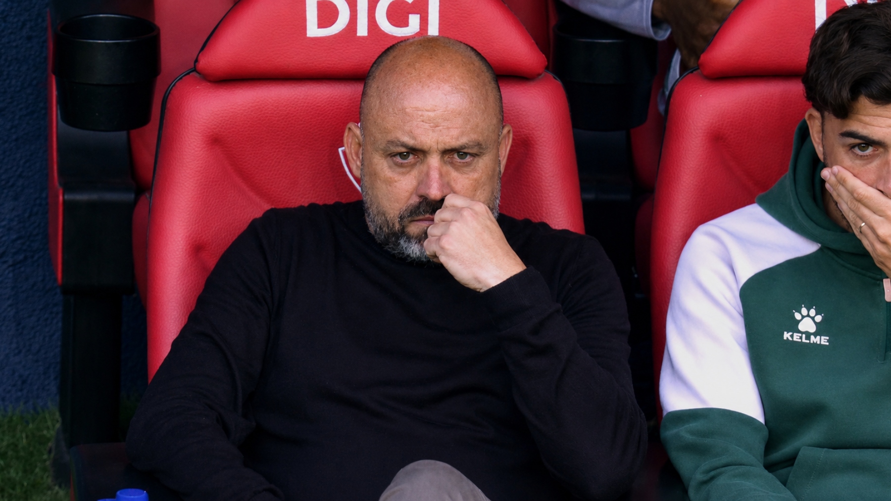 El Espanyol se salva en Pamplona y cambia el miedo por alivio: permanencia sellada, la continuidad de Manolo en el centro del debate y Monchi ante su primer gran verano 2 manolo gonzalez osasuna espanyol 1